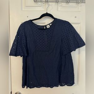 Gap navy lace top